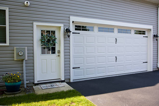 24/7 Emergency Garage Door Panel Replacement experts in Marianna, FL